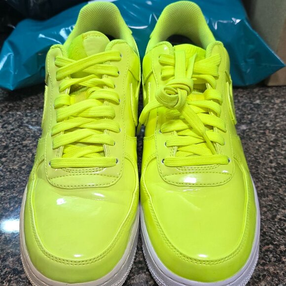 Nike Air Force 1 '07 LV8 UV Volt size 9 Mens - Picture 9 of 16